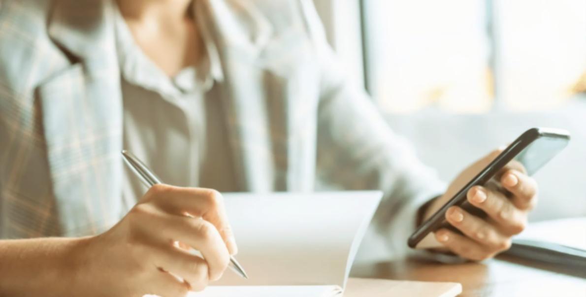 Equipa Zent Morvalek a trabalhar em planeamento financeiro